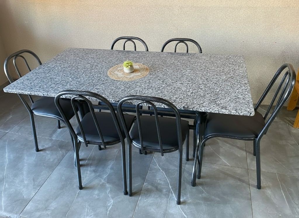 Mesa retangular de aço com 6 lugares